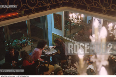Localizzazione:..VENEZIA / S. MARCO..Oggetto:..Soggetto:..CAFFE LAVENA / RICHARD WAGNER..Cronologia: ....Definizione Culturale:..   Autore:....   Stile:..   Editori/Stampatori:..   Committenza:..Materia e Tecnica:....Collocazione:..Note:..BAR CAFFE OSTERIE..Riproduzione Fotografica:..Copyright:..Graziano Arici/Rosebud2 .Data:..1994..Costo:..A