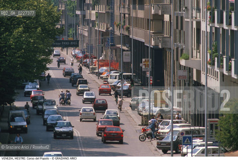 Localizzazione:..VENEZIA / MESTRE..Oggetto:..Soggetto:..CORSO DEL POPOLO..Cronologia: ....Definizione Culturale:..   Autore:....   Stile:..   Editori/Stampatori:..   Committenza:..Materia e Tecnica:....Collocazione:..Note:..PORTO MARGHERA..Riproduzione Fotografica:..Copyright:..Graziano Arici/Rosebud2 .Data:..1993..Costo:..A