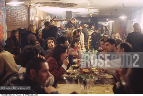 Localizzazione:..VENEZIA / CANNAREGIO..Oggetto:..Soggetto:..PARADISO PERDUTO / RISTORANTE..Cronologia: ....Definizione Culturale:..   Autore:....   Stile:..   Editori/Stampatori:..   Committenza:..Materia e Tecnica:....Collocazione:..Note:..BAR CAFFE OSTERIE..Riproduzione Fotografica:..Copyright:..Graziano Arici/Rosebud2 .Data:..1994..Costo:..A