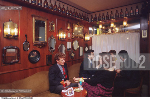 Localizzazione:..VENEZIA / S. MARCO..Oggetto:..Soggetto:..BAR AI SPECI..Cronologia: ....Definizione Culturale:..   Autore:....   Stile:..   Editori/Stampatori:..   Committenza:..Materia e Tecnica:....Collocazione:..Note:..BAR CAFFE OSTERIE..Riproduzione Fotografica:..Copyright:..Graziano Arici/Rosebud2 .Data:..1990..Costo:..A