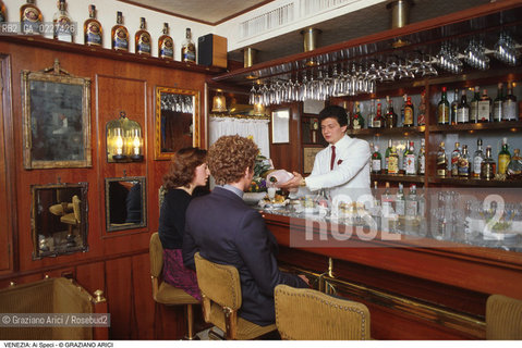 Localizzazione:..VENEZIA / S. MARCO..Oggetto:..Soggetto:..BAR AI SPECI..Cronologia: ....Definizione Culturale:..   Autore:....   Stile:..   Editori/Stampatori:..   Committenza:..Materia e Tecnica:....Collocazione:..Note:..BAR CAFFE OSTERIE..Riproduzione Fotografica:..Copyright:..Graziano Arici/Rosebud2 .Data:..1990..Costo:..A