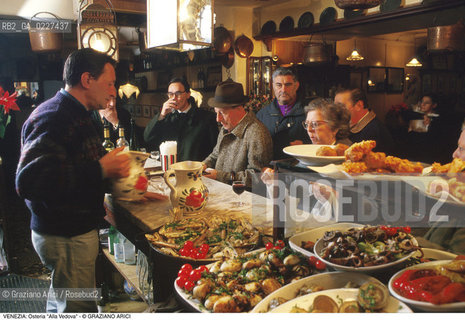 Localizzazione:..VENEZIA / CANNAREGIO..Oggetto:..Soggetto:..OSTERIA ALLA VEDOVA / CICCHETTI..Cronologia: ....Definizione Culturale:..   Autore:....   Stile:..   Editori/Stampatori:..   Committenza:..Materia e Tecnica:....Collocazione:..Note:..BAR CAFFE OSTERIE..Riproduzione Fotografica:..Copyright:..Graziano Arici/Rosebud2 .Data:..1996..Costo:..A