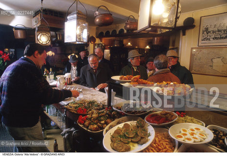 Localizzazione:..VENEZIA / CANNAREGIO..Oggetto:..Soggetto:..OSTERIA ALLA VEDOVA / CICCHETTI..Cronologia: ....Definizione Culturale:..   Autore:....   Stile:..   Editori/Stampatori:..   Committenza:..Materia e Tecnica:....Collocazione:..Note:..BAR CAFFE OSTERIE..Riproduzione Fotografica:..Copyright:..Graziano Arici/Rosebud2 .Data:..1996..Costo:..A