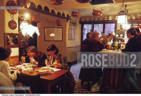 Localizzazione:..VENEZIA / CANNAREGIO..Oggetto:..Soggetto:..OSTERIA ALLA VEDOVA..Cronologia: ....Definizione Culturale:..   Autore:....   Stile:..   Editori/Stampatori:..   Committenza:..Materia e Tecnica:....Collocazione:..Note:..BAR CAFFE OSTERIE..Riproduzione Fotografica:..Copyright:..Graziano Arici/Rosebud2 .Data:..1996..Costo:..A