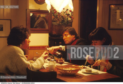 Localizzazione:..VENEZIA / CANNAREGIO..Oggetto:..Soggetto:..OSTERIA ALLA VEDOVA..Cronologia: ....Definizione Culturale:..   Autore:....   Stile:..   Editori/Stampatori:..   Committenza:..Materia e Tecnica:....Collocazione:..Note:..BAR CAFFE OSTERIE..Riproduzione Fotografica:..Copyright:..Graziano Arici/Rosebud2 .Data:..1996..Costo:..A