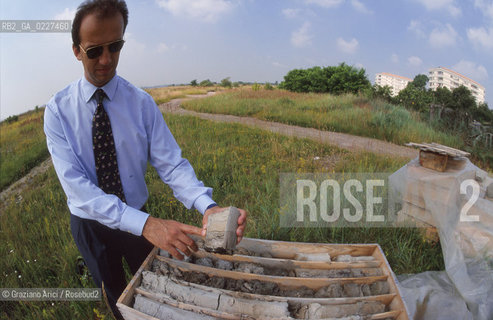 Localizzazione:..VENEZIA / CAMPALTO..Oggetto:..Soggetto:..DISCARICA / INQUINAMENTO RIFIUTI TOSSICI / CONSORZIO VENEZIA NUOVA..Cronologia: ....Definizione Culturale:..   Autore:....   Stile:..   Editori/Stampatori:..   Committenza:..Materia e Tecnica:....Collocazione:..Note:..DISCARICHE..Riproduzione Fotografica:..Copyright:..Graziano Arici/Rosebud2 .Data:..1999..Costo:..A