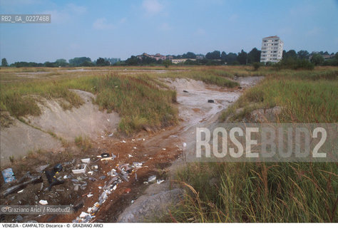 Localizzazione:..VENEZIA / CAMPALTO..Oggetto:..Soggetto:..DISCARICA / INQUINAMENTO RIFIUTI TOSSICI..Cronologia: ....Definizione Culturale:..   Autore:....   Stile:..   Editori/Stampatori:..   Committenza:..Materia e Tecnica:....Collocazione:..Note:..DISCARICHE..Riproduzione Fotografica:..Copyright:..Graziano Arici/Rosebud2 .Data:..1999..Costo:..A