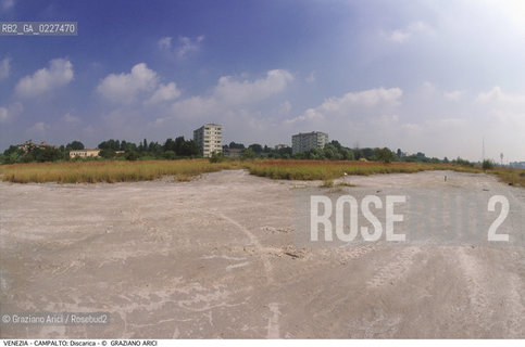 Localizzazione:..VENEZIA / CAMPALTO..Oggetto:..Soggetto:..DISCARICA / INQUINAMENTO RIFIUTI TOSSICI..Cronologia: ....Definizione Culturale:..   Autore:....   Stile:..   Editori/Stampatori:..   Committenza:..Materia e Tecnica:....Collocazione:..Note:..DISCARICHE..Riproduzione Fotografica:..Copyright:..Graziano Arici/Rosebud2 .Data:..1999..Costo:..A