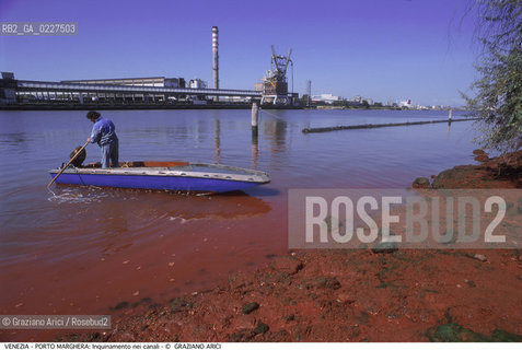 Localizzazione:..VENEZIA / PORTO MARGHERA..Oggetto:..Soggetto:..INQUINAMENTO NEI CANALI / RIFIUTI TOSSICI ZONA INDUSTRIALE..Cronologia: ....Definizione Culturale:..   Autore:....   Stile:..   Editori/Stampatori:..   Committenza:..Materia e Tecnica:....Collocazione:..Note:..DISCARICHE..Riproduzione Fotografica:..Copyright:..Graziano Arici/Rosebud2 .Data:..1998..Costo:..A