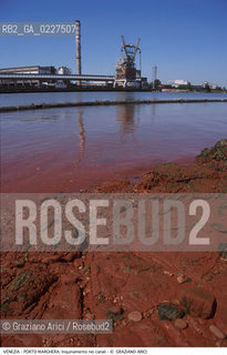 Localizzazione:..VENEZIA / PORTO MARGHERA..Oggetto:..Soggetto:..INQUINAMENTO NEI CANALI / RIFIUTI TOSSICI ZONA INDUSTRIALE..Cronologia: ....Definizione Culturale:..   Autore:....   Stile:..   Editori/Stampatori:..   Committenza:..Materia e Tecnica:....Collocazione:..Note:..DISCARICHE..Riproduzione Fotografica:..Copyright:..Graziano Arici/Rosebud2 .Data:..1998..Costo:..A