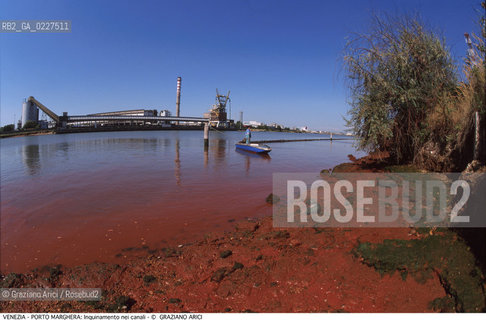 Localizzazione:..VENEZIA / PORTO MARGHERA..Oggetto:..Soggetto:..INQUINAMENTO NEI CANALI / RIFIUTI TOSSICI ZONA INDUSTRIALE..Cronologia: ....Definizione Culturale:..   Autore:....   Stile:..   Editori/Stampatori:..   Committenza:..Materia e Tecnica:....Collocazione:..Note:..DISCARICHE..Riproduzione Fotografica:..Copyright:..Graziano Arici/Rosebud2 .Data:..1998..Costo:..A