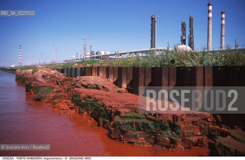 Localizzazione:..VENEZIA / PORTO MARGHERA..Oggetto:..Soggetto:..INQUINAMENTO NEI CANALI / RIFIUTI TOSSICI ZONA INDUSTRIALE..Cronologia: ....Definizione Culturale:..   Autore:....   Stile:..   Editori/Stampatori:..   Committenza:..Materia e Tecnica:....Collocazione:..Note:..DISCARICHE..Riproduzione Fotografica:..Copyright:..Graziano Arici/Rosebud2 .Data:..1998..Costo:..A
