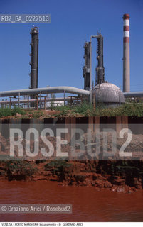 Localizzazione:..VENEZIA / PORTO MARGHERA..Oggetto:..Soggetto:..INQUINAMENTO NEI CANALI / RIFIUTI TOSSICI ZONA INDUSTRIALE..Cronologia: ....Definizione Culturale:..   Autore:....   Stile:..   Editori/Stampatori:..   Committenza:..Materia e Tecnica:....Collocazione:..Note:..DISCARICHE..Riproduzione Fotografica:..Copyright:..Graziano Arici/Rosebud2 .Data:..1998..Costo:..A
