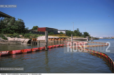 Localizzazione:..VENEZIA / PORTO MARGHERA..Oggetto:..Soggetto:..INQUINAMENTO NEI CANALI / RIFIUTI TOSSICI ZONA INDUSTRIALE..Cronologia: ....Definizione Culturale:..   Autore:....   Stile:..   Editori/Stampatori:..   Committenza:..Materia e Tecnica:....Collocazione:..Note:..DISCARICHE..Riproduzione Fotografica:..Copyright:..Graziano Arici/Rosebud2 .Data:..1998..Costo:..A