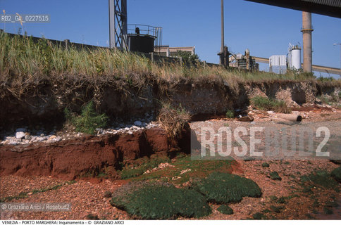 Localizzazione:..VENEZIA / PORTO MARGHERA..Oggetto:..Soggetto:..INQUINAMENTO RIFIUTI TOSSICI ZONA INDUSTRIALE..Cronologia: ....Definizione Culturale:..   Autore:....   Stile:..   Editori/Stampatori:..   Committenza:..Materia e Tecnica:....Collocazione:..Note:..DISCARICHE..Riproduzione Fotografica:..Copyright:..Graziano Arici/Rosebud2 .Data:..1998..Costo:..A