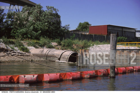 Localizzazione:..VENEZIA / PORTO MARGHERA..Oggetto:..Soggetto:..INQUINAMENTO NEI CANALI / SCARICO RIFIUTI TOSSICI ZONA INDUSTRIALE..Cronologia: ....Definizione Culturale:..   Autore:....   Stile:..   Editori/Stampatori:..   Committenza:..Materia e Tecnica:....Collocazione:..Note:..DISCARICHE..Riproduzione Fotografica:..Copyright:..Graziano Arici/Rosebud2 .Data:..1998..Costo:..A