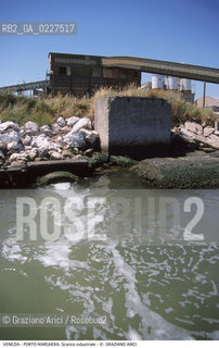 Localizzazione:..VENEZIA / PORTO MARGHERA..Oggetto:..Soggetto:..INQUINAMENTO NEI CANALI / SCARICO RIFIUTI TOSSICI ZONA INDUSTRIALE..Cronologia: ....Definizione Culturale:..   Autore:....   Stile:..   Editori/Stampatori:..   Committenza:..Materia e Tecnica:....Collocazione:..Note:..DISCARICHE..Riproduzione Fotografica:..Copyright:..Graziano Arici/Rosebud2 .Data:..1998..Costo:..A