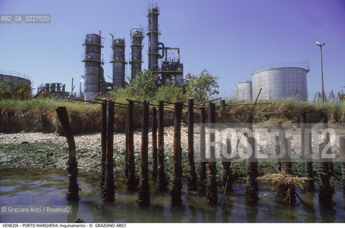 Localizzazione:..VENEZIA / PORTO MARGHERA..Oggetto:..Soggetto:..INQUINAMENTO NEI CANALI / RIFIUTI TOSSICI ZONA INDUSTRIALE PETROLCHIMICO..Cronologia: ....Definizione Culturale:..   Autore:....   Stile:..   Editori/Stampatori:..   Committenza:..Materia e Tecnica:....Collocazione:..Note:..DISCARICHE..Riproduzione Fotografica:..Copyright:..Graziano Arici/Rosebud2 .Data:..1998..Costo:..A
