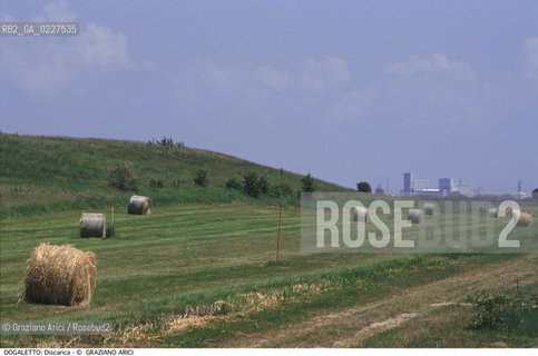 Localizzazione:..DOGALETTO..Oggetto:..Soggetto:..DISCARICA INQUINAMENTO..Cronologia: ....Definizione Culturale:..   Autore:....   Stile:..   Editori/Stampatori:..   Committenza:..Materia e Tecnica:....Collocazione:..Note:..DISCARICHE..Riproduzione Fotografica:..Copyright:..Graziano Arici/Rosebud2 .Data:..1998..Costo:..A