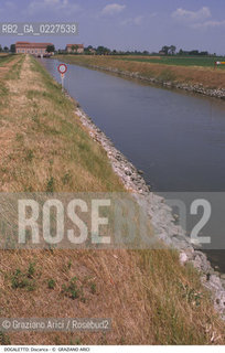 Localizzazione:..DOGALETTO..Oggetto:..Soggetto:..DISCARICA INQUINAMENTO CANALE..Cronologia: ....Definizione Culturale:..   Autore:....   Stile:..   Editori/Stampatori:..   Committenza:..Materia e Tecnica:....Collocazione:..Note:..DISCARICHE..Riproduzione Fotografica:..Copyright:..Graziano Arici/Rosebud2 .Data:..1998..Costo:..A