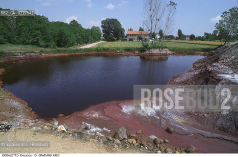 Localizzazione:..DOGALETTO..Oggetto:..Soggetto:..DISCARICA INQUINAMENTO RIFIUTI TOSSICI..Cronologia: ....Definizione Culturale:..   Autore:....   Stile:..   Editori/Stampatori:..   Committenza:..Materia e Tecnica:....Collocazione:..Note:..DISCARICHE..Riproduzione Fotografica:..Copyright:..Graziano Arici/Rosebud2 .Data:..1998..Costo:..A