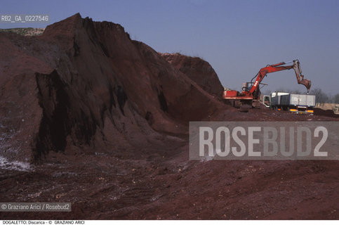 Localizzazione:..DOGALETTO..Oggetto:..Soggetto:..DISCARICA INQUINAMENTO RIFIUTI TOSSICI..Cronologia: ....Definizione Culturale:..   Autore:....   Stile:..   Editori/Stampatori:..   Committenza:..Materia e Tecnica:....Collocazione:..Note:..DISCARICHE..Riproduzione Fotografica:..Copyright:..Graziano Arici/Rosebud2 .Data:..1998..Costo:..A