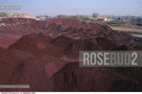 Localizzazione:..DOGALETTO..Oggetto:..Soggetto:..DISCARICA INQUINAMENTO RIFIUTI TOSSICI..Cronologia: ....Definizione Culturale:..   Autore:....   Stile:..   Editori/Stampatori:..   Committenza:..Materia e Tecnica:....Collocazione:..Note:..DISCARICHE..Riproduzione Fotografica:..Copyright:..Graziano Arici/Rosebud2 .Data:..1998..Costo:..A