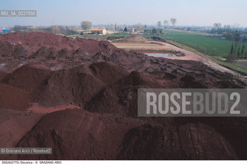 Localizzazione:..DOGALETTO..Oggetto:..Soggetto:..DISCARICA INQUINAMENTO RIFIUTI TOSSICI..Cronologia: ....Definizione Culturale:..   Autore:....   Stile:..   Editori/Stampatori:..   Committenza:..Materia e Tecnica:....Collocazione:..Note:..DISCARICHE..Riproduzione Fotografica:..Copyright:..Graziano Arici/Rosebud2 .Data:..1998..Costo:..A