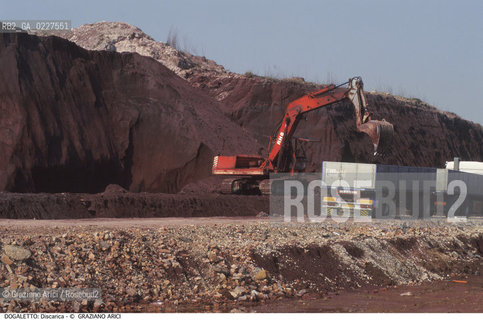 Localizzazione:..DOGALETTO..Oggetto:..Soggetto:..DISCARICA INQUINAMENTO RIFIUTI TOSSICI..Cronologia: ....Definizione Culturale:..   Autore:....   Stile:..   Editori/Stampatori:..   Committenza:..Materia e Tecnica:....Collocazione:..Note:..DISCARICHE..Riproduzione Fotografica:..Copyright:..Graziano Arici/Rosebud2 .Data:..1998..Costo:..A