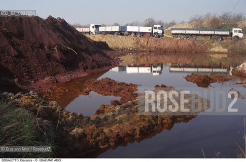 Localizzazione:..DOGALETTO..Oggetto:..Soggetto:..DISCARICA INQUINAMENTO RIFIUTI TOSSICI..Cronologia: ....Definizione Culturale:..   Autore:....   Stile:..   Editori/Stampatori:..   Committenza:..Materia e Tecnica:....Collocazione:..Note:..DISCARICHE..Riproduzione Fotografica:..Copyright:..Graziano Arici/Rosebud2 .Data:..1998..Costo:..A