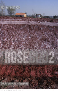 Localizzazione:..DOGALETTO..Oggetto:..Soggetto:..DISCARICA INQUINAMENTO RIFIUTI TOSSICI..Cronologia: ....Definizione Culturale:..   Autore:....   Stile:..   Editori/Stampatori:..   Committenza:..Materia e Tecnica:....Collocazione:..Note:..DISCARICHE..Riproduzione Fotografica:..Copyright:..Graziano Arici/Rosebud2 .Data:..1998..Costo:..A