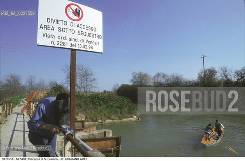Localizzazione:..VENEZIA / MESTRE..Oggetto:..Soggetto:..SEQUESTRO DELLA DISCARICA DI S. GIULIANO / INQUINAMENTO / RIFIUTI TOSSICI..Cronologia: ....Definizione Culturale:..   Autore:....   Stile:..   Editori/Stampatori:..   Committenza:..Materia e Tecnica:....Collocazione:..Note:..DISCARICHE..Riproduzione Fotografica:..Copyright:..Graziano Arici/Rosebud2 .Data:..1998..Costo:..A