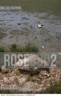 Localizzazione:..VENEZIA / PORTO MARGHERA..Oggetto:..Soggetto:..DISCARICA DEI PILI / INQUINAMENTO RIFIUTI TOSSICI..Cronologia: ....Definizione Culturale:..   Autore:....   Stile:..   Editori/Stampatori:..   Committenza:..Materia e Tecnica:....Collocazione:..Note:..DISCARICHE..Riproduzione Fotografica:..Copyright:..Graziano Arici/Rosebud2 .Data:..1999..Costo:..A