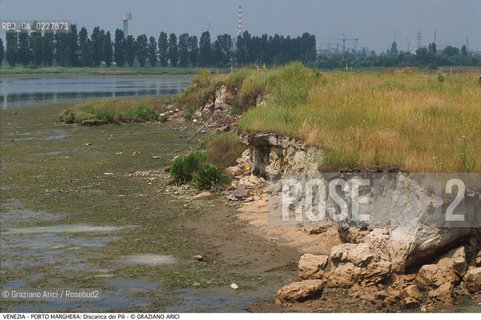 Localizzazione:..VENEZIA / PORTO MARGHERA..Oggetto:..Soggetto:..DISCARICA DEI PILI / INQUINAMENTO RIFIUTI TOSSICI..Cronologia: ....Definizione Culturale:..   Autore:....   Stile:..   Editori/Stampatori:..   Committenza:..Materia e Tecnica:....Collocazione:..Note:..DISCARICHE..Riproduzione Fotografica:..Copyright:..Graziano Arici/Rosebud2 .Data:..1999..Costo:..A