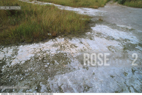 Localizzazione:..VENEZIA / PORTO MARGHERA..Oggetto:..Soggetto:..DISCARICA DEI PILI / INQUINAMENTO RIFIUTI TOSSICI..Cronologia: ....Definizione Culturale:..   Autore:....   Stile:..   Editori/Stampatori:..   Committenza:..Materia e Tecnica:....Collocazione:..Note:..DISCARICHE..Riproduzione Fotografica:..Copyright:..Graziano Arici/Rosebud2 .Data:..1999..Costo:..A