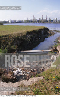 Localizzazione:..VENEZIA / PORTO MARGHERA..Oggetto:..Soggetto:..DISCARICA DEI PILI / INQUINAMENTO RIFIUTI TOSSICI / ZONA INDUSTRIALE..Cronologia: ....Definizione Culturale:..   Autore:....   Stile:..   Editori/Stampatori:..   Committenza:..Materia e Tecnica:....Collocazione:..Note:..DISCARICHE..Riproduzione Fotografica:..Copyright:..Graziano Arici/Rosebud2 .Data:..1999..Costo:..A