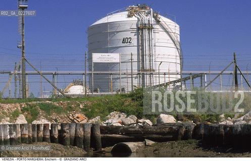 Localizzazione:..VENEZIA / PORTO MARGHERA..Oggetto:..Soggetto:..SCARICO SM7 / INQUINAMENTO RIFIUTI TOSSICI PETROLCHIMICO ENICHEM ZONA INDUSTRIALE..Cronologia: ....Definizione Culturale:..   Autore:....   Stile:..   Editori/Stampatori:..   Committenza:..Materia e Tecnica:....Collocazione:..Note:..DISCARICHE..Riproduzione Fotografica:..Copyright:..Graziano Arici/Rosebud2 .Data:..1998..Costo:..A