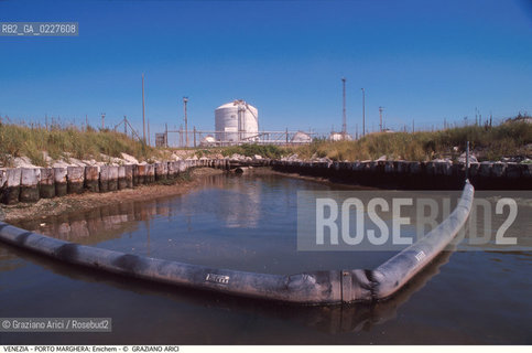 Localizzazione:..VENEZIA / PORTO MARGHERA..Oggetto:..Soggetto:..SCARICO SM7 / INQUINAMENTO RIFIUTI TOSSICI PETROLCHIMICO ENICHEM ZONA INDUSTRIALE..Cronologia: ....Definizione Culturale:..   Autore:....   Stile:..   Editori/Stampatori:..   Committenza:..Materia e Tecnica:....Collocazione:..Note:..DISCARICHE..Riproduzione Fotografica:..Copyright:..Graziano Arici/Rosebud2 .Data:..1998..Costo:..A