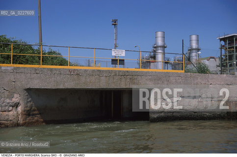 Localizzazione:..VENEZIA / PORTO MARGHERA..Oggetto:..Soggetto:..SCARICO SM3 / INQUINAMENTO RIFIUTI TOSSICI EDISON TERMOELETTRICA ZONA INDUSTRIALE..Cronologia: ....Definizione Culturale:..   Autore:....   Stile:..   Editori/Stampatori:..   Committenza:..Materia e Tecnica:....Collocazione:..Note:..DISCARICHE..Riproduzione Fotografica:..Copyright:..Graziano Arici/Rosebud2 .Data:..1998..Costo:..A
