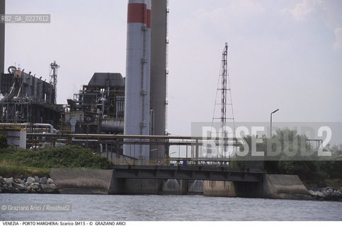 Localizzazione:..VENEZIA / PORTO MARGHERA..Oggetto:..Soggetto:..SCARICO SM15 / INQUINAMENTO CANALE RIFIUTI TOSSICI PETROLCHIMICO ZONA INDUSTRIALE..Cronologia: ....Definizione Culturale:..   Autore:....   Stile:..   Editori/Stampatori:..   Committenza:..Materia e Tecnica:....Collocazione:..Note:..DISCARICHE..Riproduzione Fotografica:..Copyright:..Graziano Arici/Rosebud2 .Data:..1998..Costo:..A