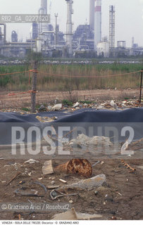 Localizzazione:..VENEZIA / ISOLA DELLE TREZZE..Oggetto:..Soggetto:..DISCARICA / INQUINAMENTO RIFIUTI TOSSICI / ZONA INDUSTRIALE FUSINA..Cronologia: ....Definizione Culturale:..   Autore:....   Stile:..   Editori/Stampatori:..   Committenza:..Materia e Tecnica:....Collocazione:..Note:..DISCARICHE..Riproduzione Fotografica:..Copyright:..Graziano Arici/Rosebud2 .Data:..1999..Costo:..A