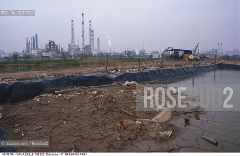 Localizzazione:..VENEZIA / ISOLA DELLE TREZZE..Oggetto:..Soggetto:..DISCARICA / INQUINAMENTO RIFIUTI TOSSICI / ZONA INDUSTRIALE FUSINA..Cronologia: ....Definizione Culturale:..   Autore:....   Stile:..   Editori/Stampatori:..   Committenza:..Materia e Tecnica:....Collocazione:..Note:..DISCARICHE..Riproduzione Fotografica:..Copyright:..Graziano Arici/Rosebud2 .Data:..1999..Costo:..A