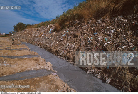 Localizzazione:..CHIOGGIA..Oggetto:..Soggetto:..MESSA IN SICUREZZA DELLA DISCARICA DI VALDARIO / INQUINAMENTO CONSORZIO VENEZIA NUOVA ..Cronologia: ....Definizione Culturale:..   Autore:....   Stile:..   Editori/Stampatori:..   Committenza:..Materia e Tecnica:....Collocazione:..Note:..DISCARICHE..Riproduzione Fotografica:..Copyright:..Graziano Arici/Rosebud2 .Data:..1998..Costo:..A