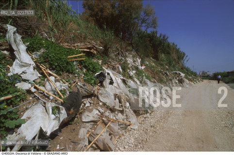 Localizzazione:..CHIOGGIA..Oggetto:..Soggetto:..MESSA IN SICUREZZA DELLA DISCARICA DI VALDARIO / INQUINAMENTO CONSORZIO VENEZIA NUOVA ..Cronologia: ....Definizione Culturale:..   Autore:....   Stile:..   Editori/Stampatori:..   Committenza:..Materia e Tecnica:....Collocazione:..Note:..DISCARICHE..Riproduzione Fotografica:..Copyright:..Graziano Arici/Rosebud2 .Data:..1998..Costo:..A