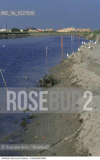 Localizzazione:..CHIOGGIA..Oggetto:..Soggetto:..DISCARICA DI VALDARIO / INQUINAMENTO..Cronologia: ....Definizione Culturale:..   Autore:....   Stile:..   Editori/Stampatori:..   Committenza:..Materia e Tecnica:....Collocazione:..Note:..DISCARICHE..Riproduzione Fotografica:..Copyright:..Graziano Arici/Rosebud2 .Data:..1998..Costo:..A