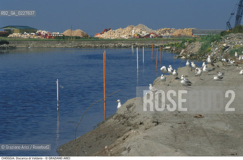 Localizzazione:..CHIOGGIA..Oggetto:..Soggetto:..DISCARICA DI VALDARIO / INQUINAMENTO..Cronologia: ....Definizione Culturale:..   Autore:....   Stile:..   Editori/Stampatori:..   Committenza:..Materia e Tecnica:....Collocazione:..Note:..DISCARICHE..Riproduzione Fotografica:..Copyright:..Graziano Arici/Rosebud2 .Data:..1998..Costo:..A