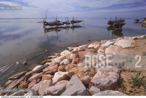 Localizzazione:..CHIOGGIA..Oggetto:..Soggetto:..DISCARICA DI VALDARIO / INQUINAMENTO / PESCA..Cronologia: ....Definizione Culturale:..   Autore:....   Stile:..   Editori/Stampatori:..   Committenza:..Materia e Tecnica:....Collocazione:..Note:..DISCARICHE..Riproduzione Fotografica:..Copyright:..Graziano Arici/Rosebud2 .Data:..1998..Costo:..A