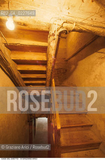 Caption: Nome:..GHETTO VECCHIO : SCALE INTERNE DI UNA CASA PRIVATA  ....Localizzazione:..VENEZIA / CANNAREGIO / GHETTO VECCHIO  ..VENICE / CANNAREGIO  / GHETTO VECCHIO   ..Soggetto:..SCALE INTERNE DI UNA CASA PRIVATA  ..A PRIVATE HOUSES INNER STAIRCASES  ..Cronologia:......Autore:......Stile:......Editori Stampatori:......Committenza:......Materia e Tecnica:......Collocazione:......Note:......Riproduzione Fotografica:..Graziano Arici/Rosebud2  ....Copyright:..Graziano Arici/Rosebud2/  ....Data:..1994....Costo:..A....Key:..GHETTO VECCHIO  ..