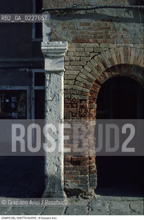 Caption: Nome:..GHETTO NOVO : CAMPO DEL GHETTO NOVO  ....Localizzazione:..VENEZIA / CANNAREGIO / GHETTO NOVO..VENICE / CANNAREGIO  / GHETTO NOVO  ..Soggetto:..CAMPO DEL GHETTO NOVO  ....Cronologia:......Autore:......Stile:......Editori Stampatori:......Committenza:......Materia e Tecnica:......Collocazione:......Note:......Riproduzione Fotografica:..Graziano Arici/Rosebud2  ....Copyright:..Graziano Arici/Rosebud2/  ....Data:..1994....Costo:..A....Key:..GHETTO NOVO  ESTERNI  ..EXTERIORS