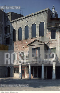 Caption: Nome:..SCUOLA ITALIANA : FACCIATA  ....Localizzazione:..VENEZIA / CANNAREGIO / CAMPO DEL GHETTO NOVO  SINAGOGA / SCUOLA ITALIANA..VENICE / CANNAREGIO / CAMPO GHETTO NOVO  SYNAGOGUE  / SCUOLA ITALIANA   ..Soggetto:..FACCIATA  ..FACADE  ..Cronologia:..SEC. XVI ULTIMO QUARTO /1575  ..XVIth CENTURY / 1575  ..Autore:......Stile:......Editori Stampatori:......Committenza:......Materia e Tecnica:......Collocazione:......Note:......Riproduzione Fotografica:..Graziano Arici/Rosebud2  ....Copyright:..Graziano Arici/Rosebud2/  ....Data:..1994....Costo:..A....Key:..CHIESA  ESTERNI   ..CHURCH  EXTERIORS